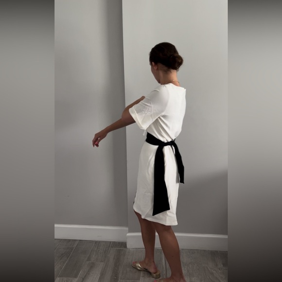 Dress - Picture 2 of 8